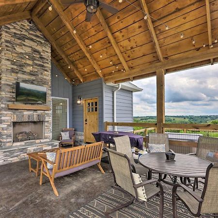 Вилла Chic Williamstown Retreat With Pool And Hot Tub! Экстерьер фото