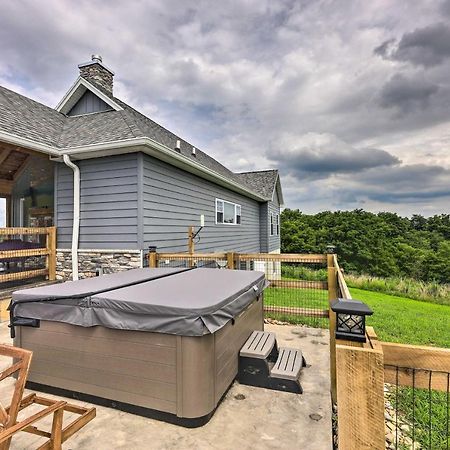 Вилла Chic Williamstown Retreat With Pool And Hot Tub! Экстерьер фото