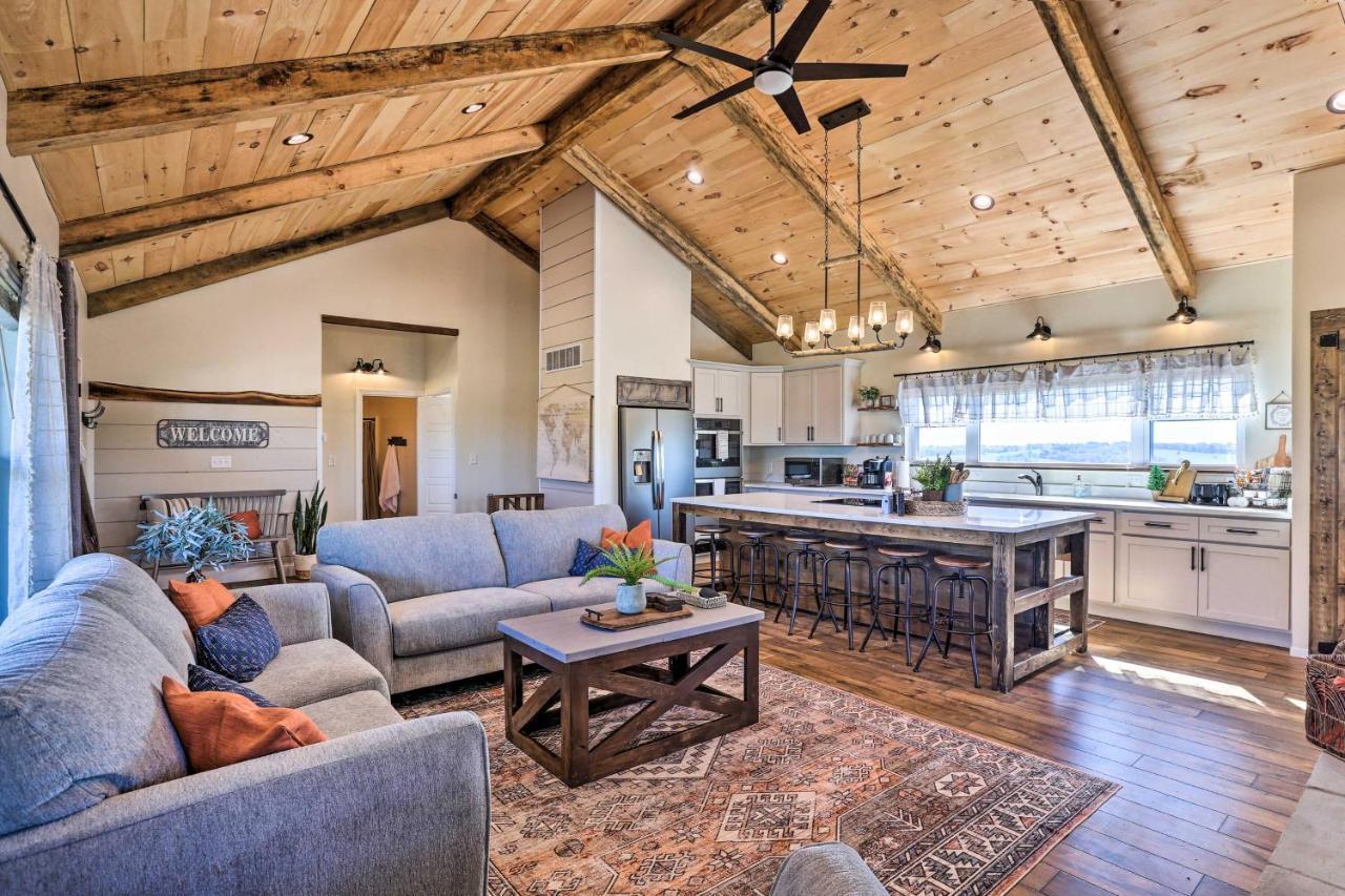 Вилла Chic Williamstown Retreat With Pool And Hot Tub! Экстерьер фото