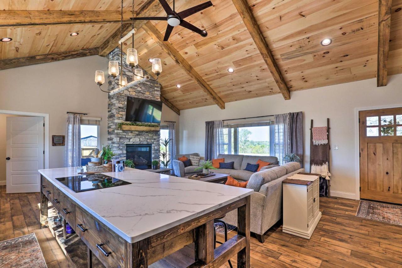 Вилла Chic Williamstown Retreat With Pool And Hot Tub! Экстерьер фото