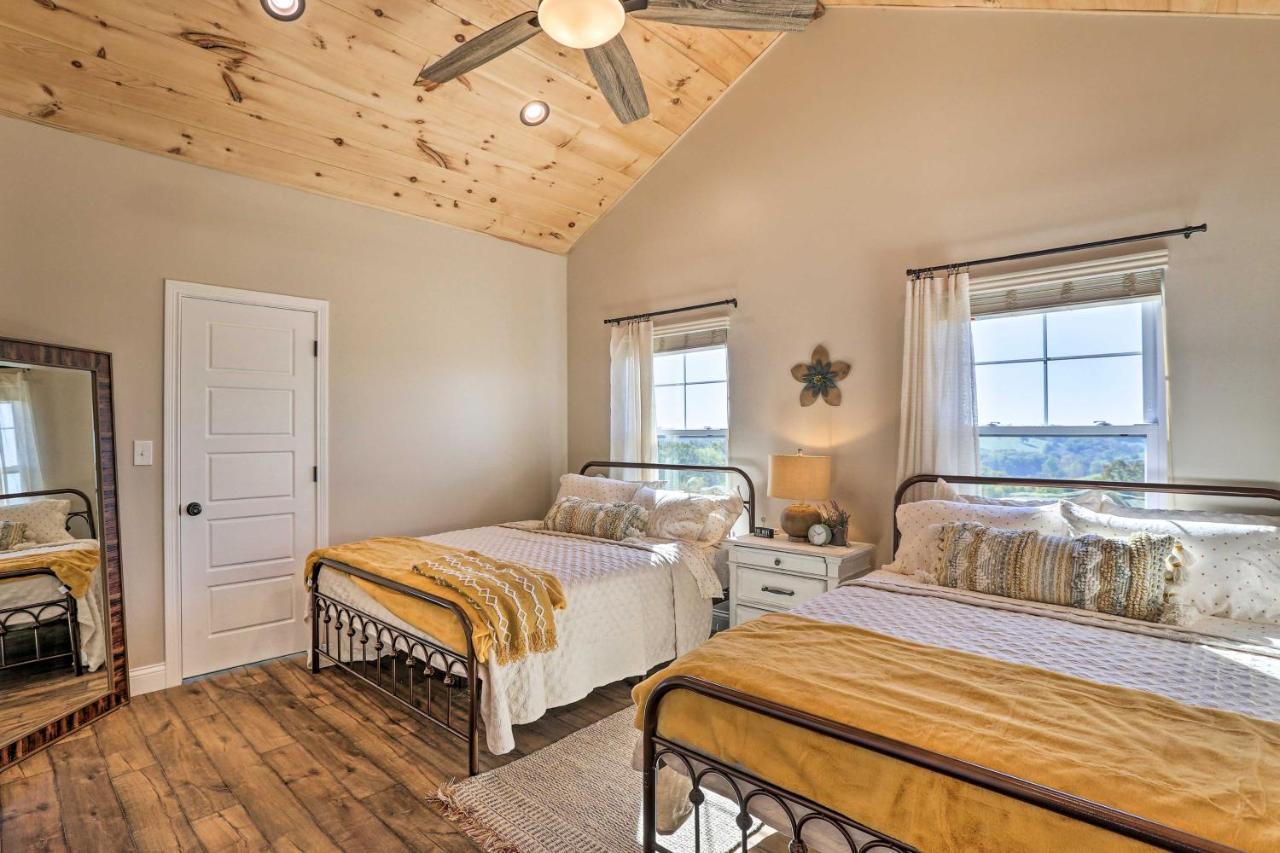 Вилла Chic Williamstown Retreat With Pool And Hot Tub! Экстерьер фото