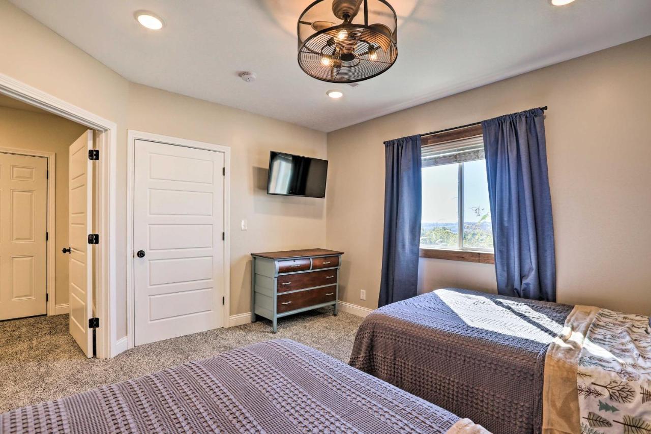 Вилла Chic Williamstown Retreat With Pool And Hot Tub! Экстерьер фото