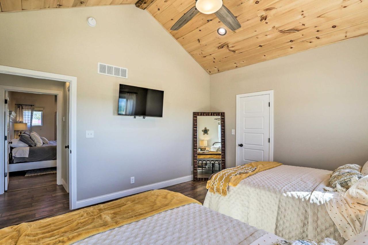 Вилла Chic Williamstown Retreat With Pool And Hot Tub! Экстерьер фото