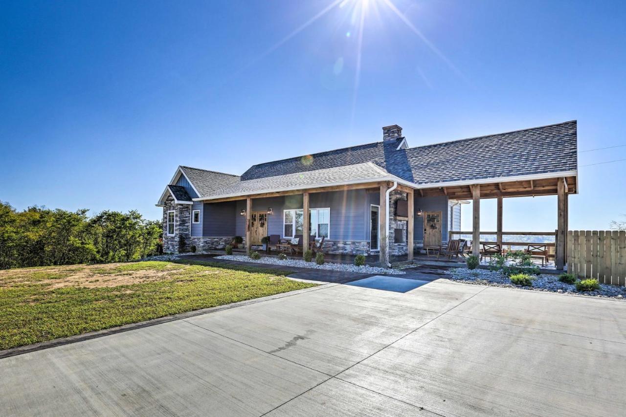 Вилла Chic Williamstown Retreat With Pool And Hot Tub! Экстерьер фото