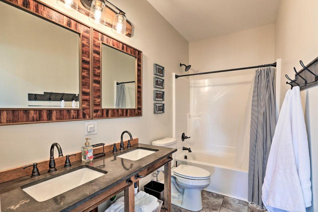 Вилла Chic Williamstown Retreat With Pool And Hot Tub! Экстерьер фото