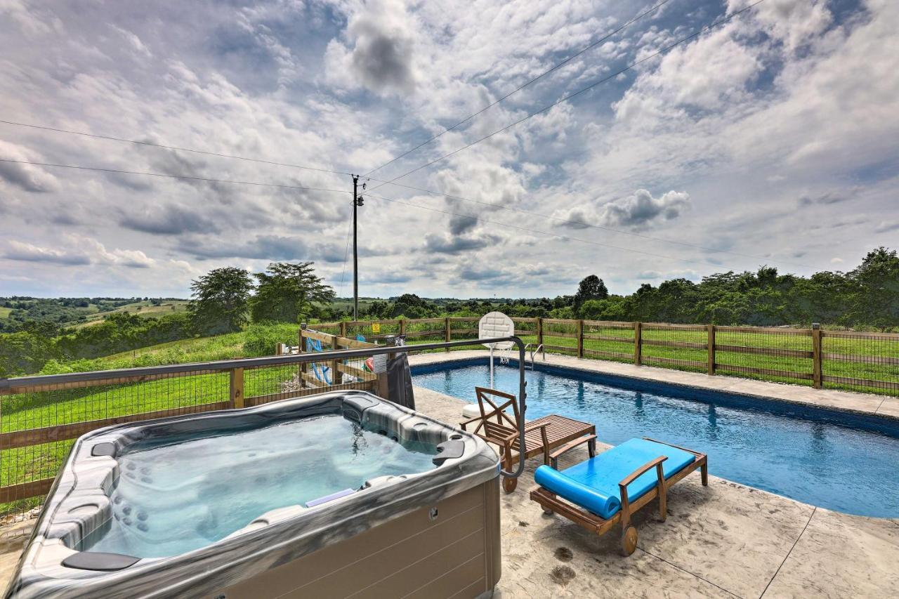 Вилла Chic Williamstown Retreat With Pool And Hot Tub! Экстерьер фото