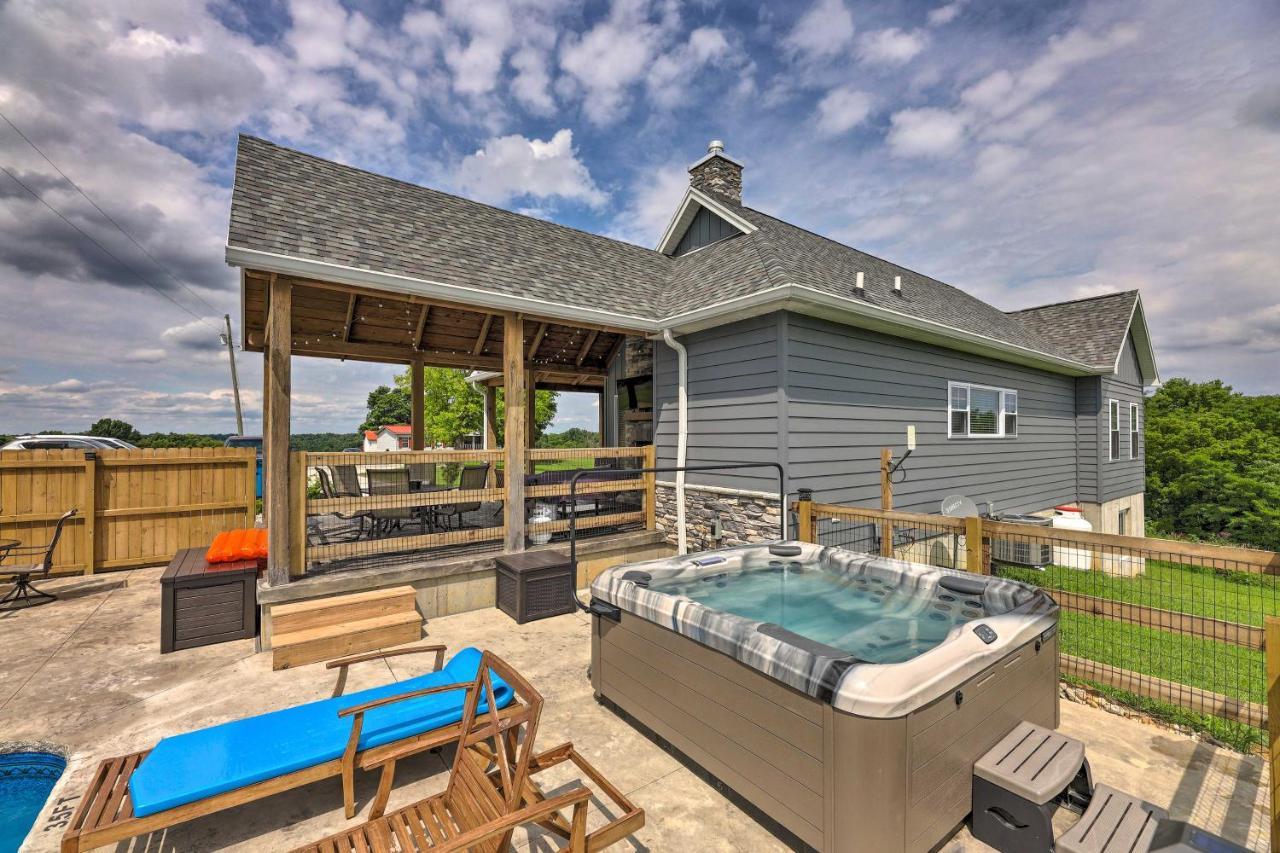 Вилла Chic Williamstown Retreat With Pool And Hot Tub! Экстерьер фото