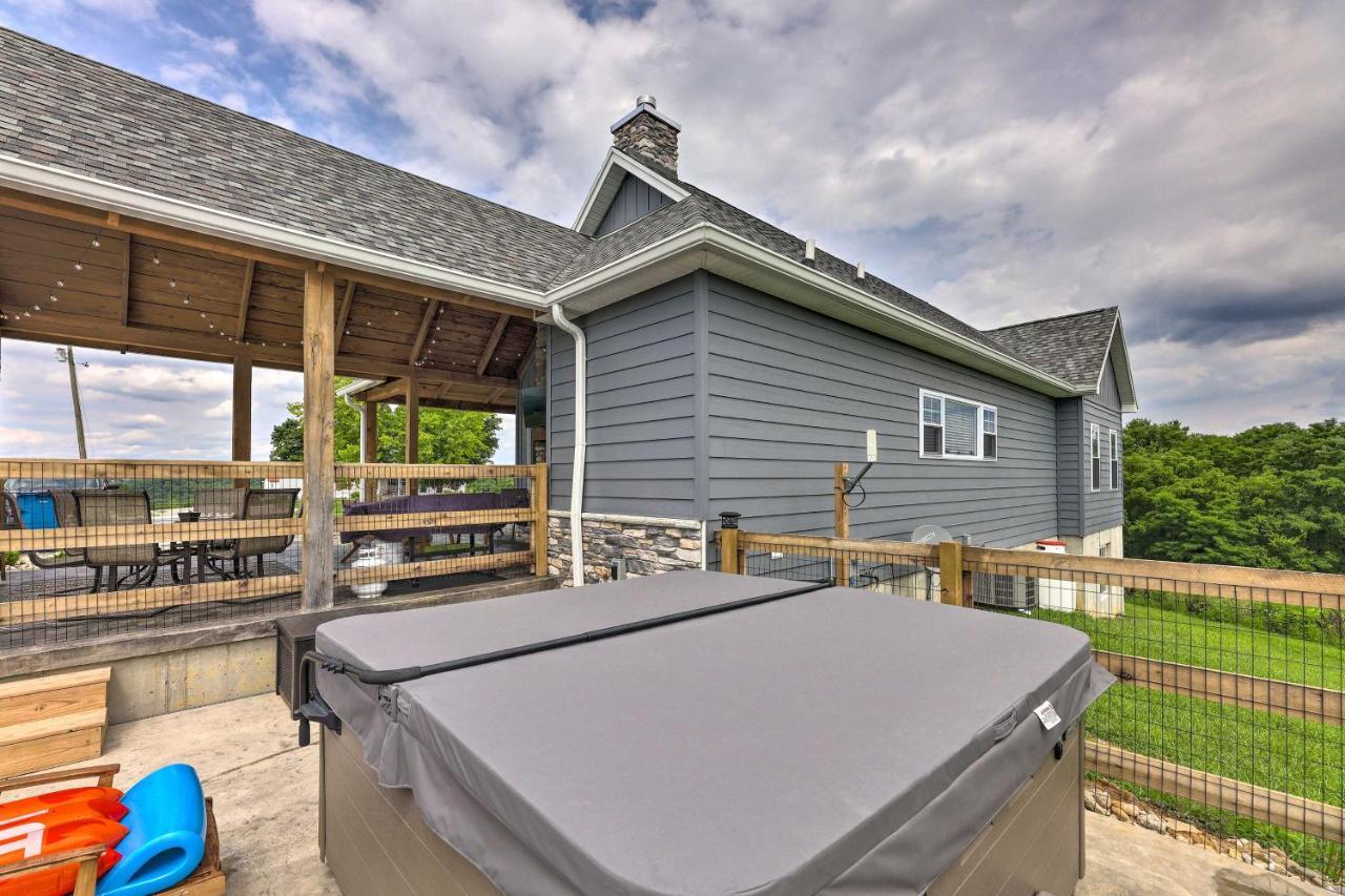 Вилла Chic Williamstown Retreat With Pool And Hot Tub! Экстерьер фото