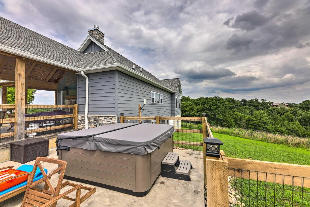 Вилла Chic Williamstown Retreat With Pool And Hot Tub! Экстерьер фото