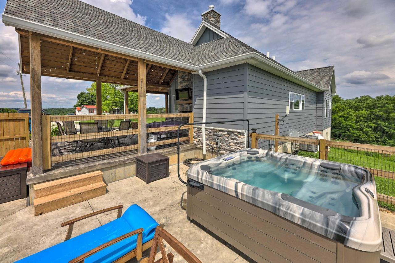 Вилла Chic Williamstown Retreat With Pool And Hot Tub! Экстерьер фото