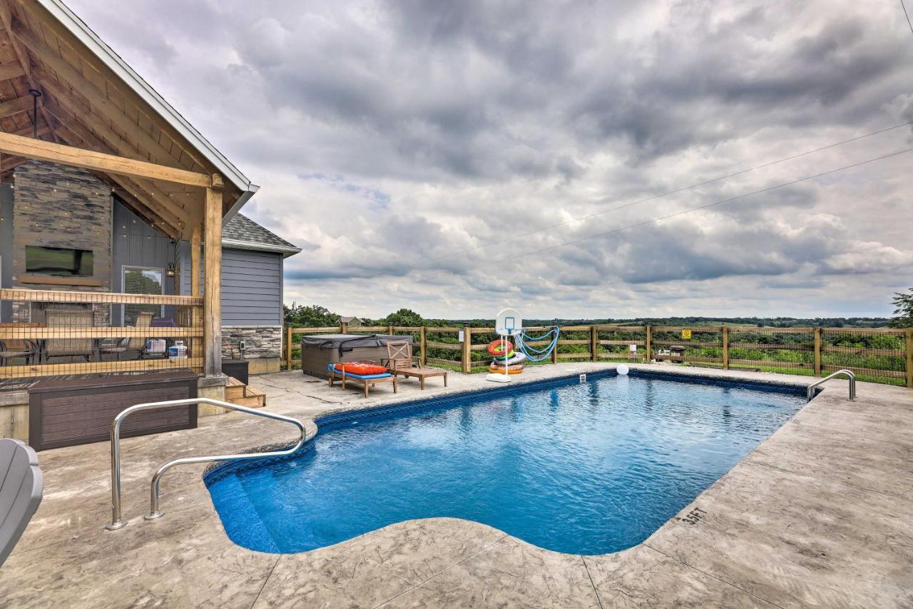 Вилла Chic Williamstown Retreat With Pool And Hot Tub! Экстерьер фото