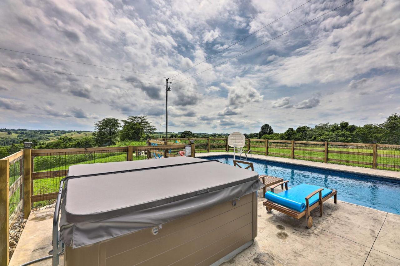 Вилла Chic Williamstown Retreat With Pool And Hot Tub! Экстерьер фото